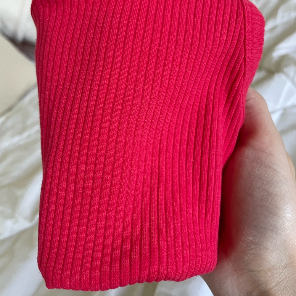 One-Shoulder Cropped Red Ribbed Tank Top - Picture 4 of 5